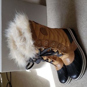 NWOT Sorel Jone of Arctic Boots, Size EU37